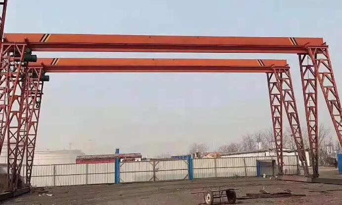 龍門吊設(shè)備電動(dòng)機(jī)的絕緣層構(gòu)造，是根據(jù)電流量尺寸或是工作電壓多少明確?