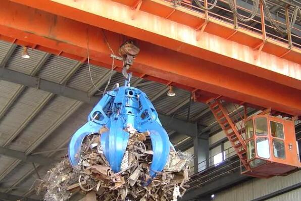 雙梁抓斗橋式起重機電動機的絕緣層構(gòu)造，是根據(jù)電流量尺寸或是工作電壓多少明確?